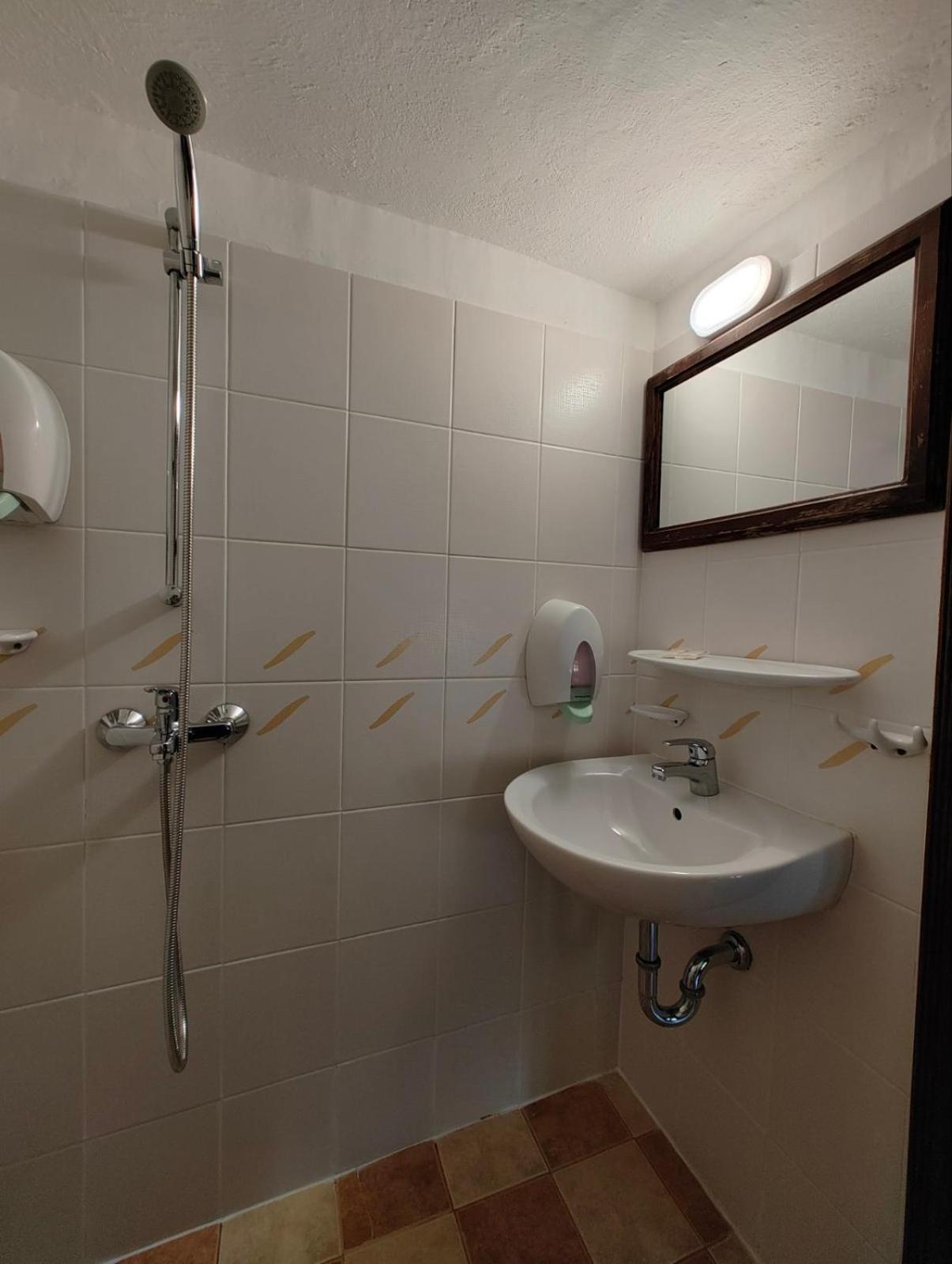 Hotel Хаджидимовата Къща Bozhentsi Esterno foto