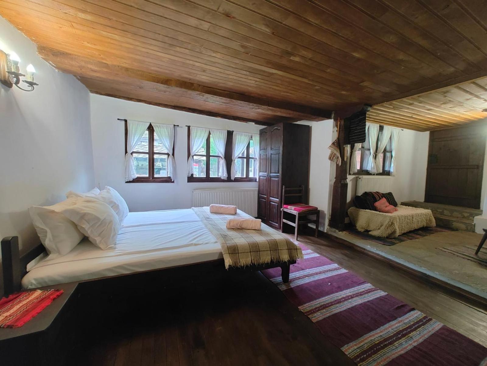 Hotel Хаджидимовата Къща Bozhentsi Esterno foto