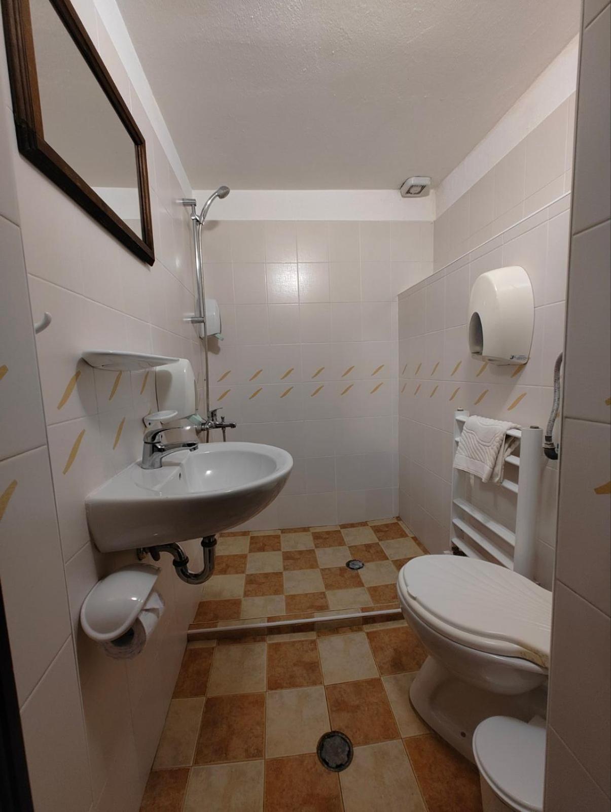 Hotel Хаджидимовата Къща Bozhentsi Esterno foto